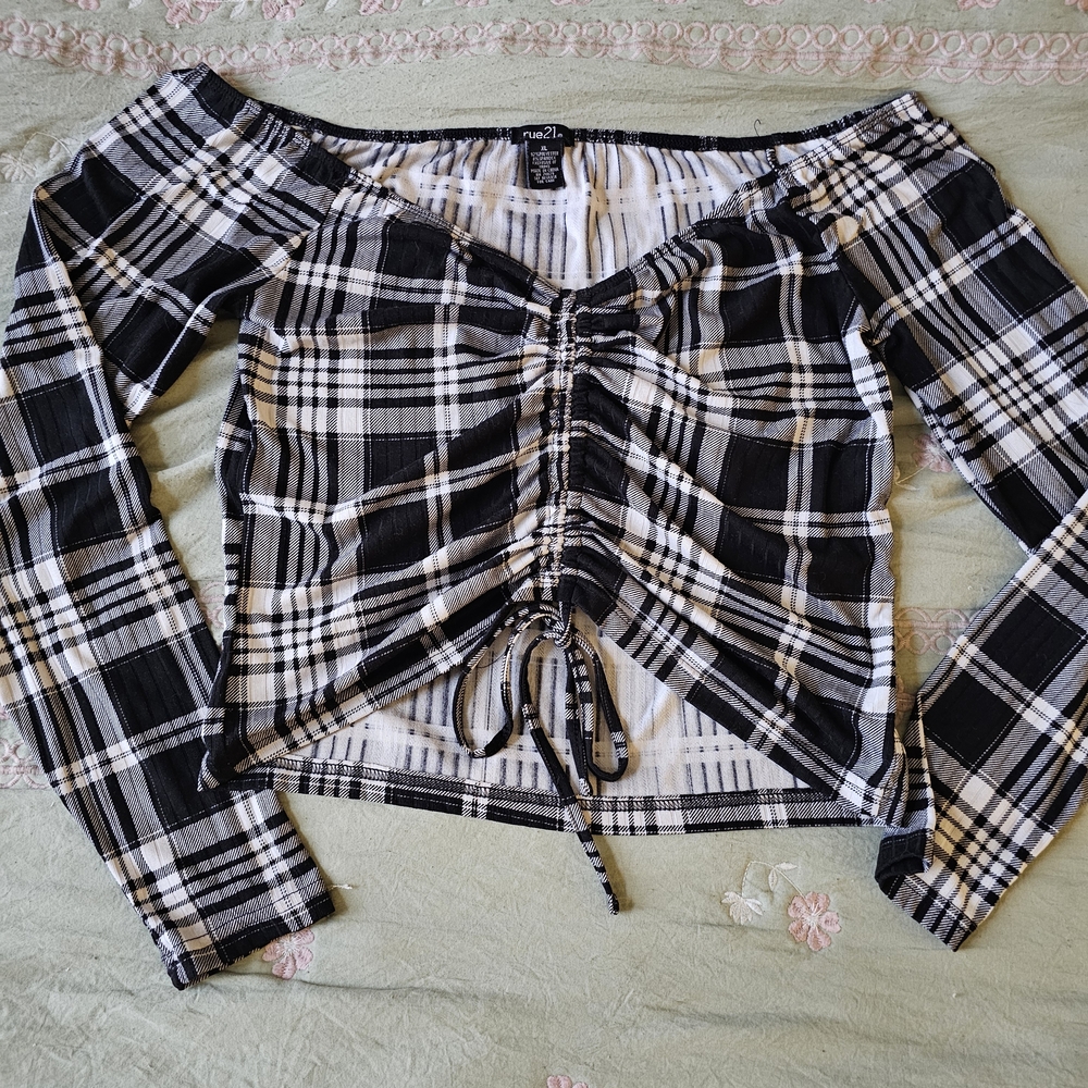 Rue21 Black and White Plaid Ruched Blouse